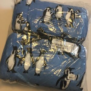 Vera Bradley Playful Penguins Throw Blanket.
